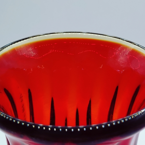 Vintage Amberina Small Flutted Vase With Cadmium (It Glows In UV Light) - Picture 9 of 11